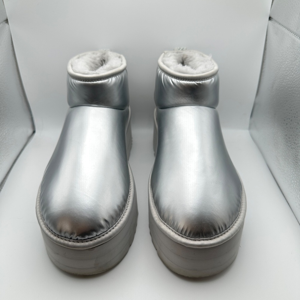 UGG Siver Women's Classic Ultra Mini Platform Hi Shine boot Size 9